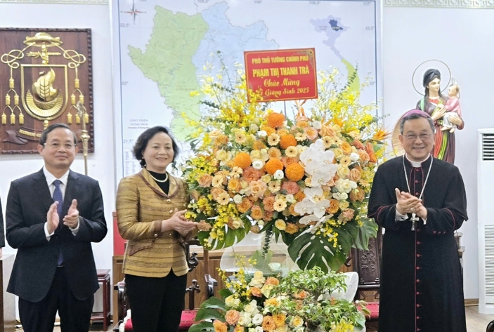  Phó Thủ tướng Chính phủ Phạm Thị Thanh Trà thăm, chúc mừng Giáng sinh tại Tòa Giám mục Bắc Ninh	